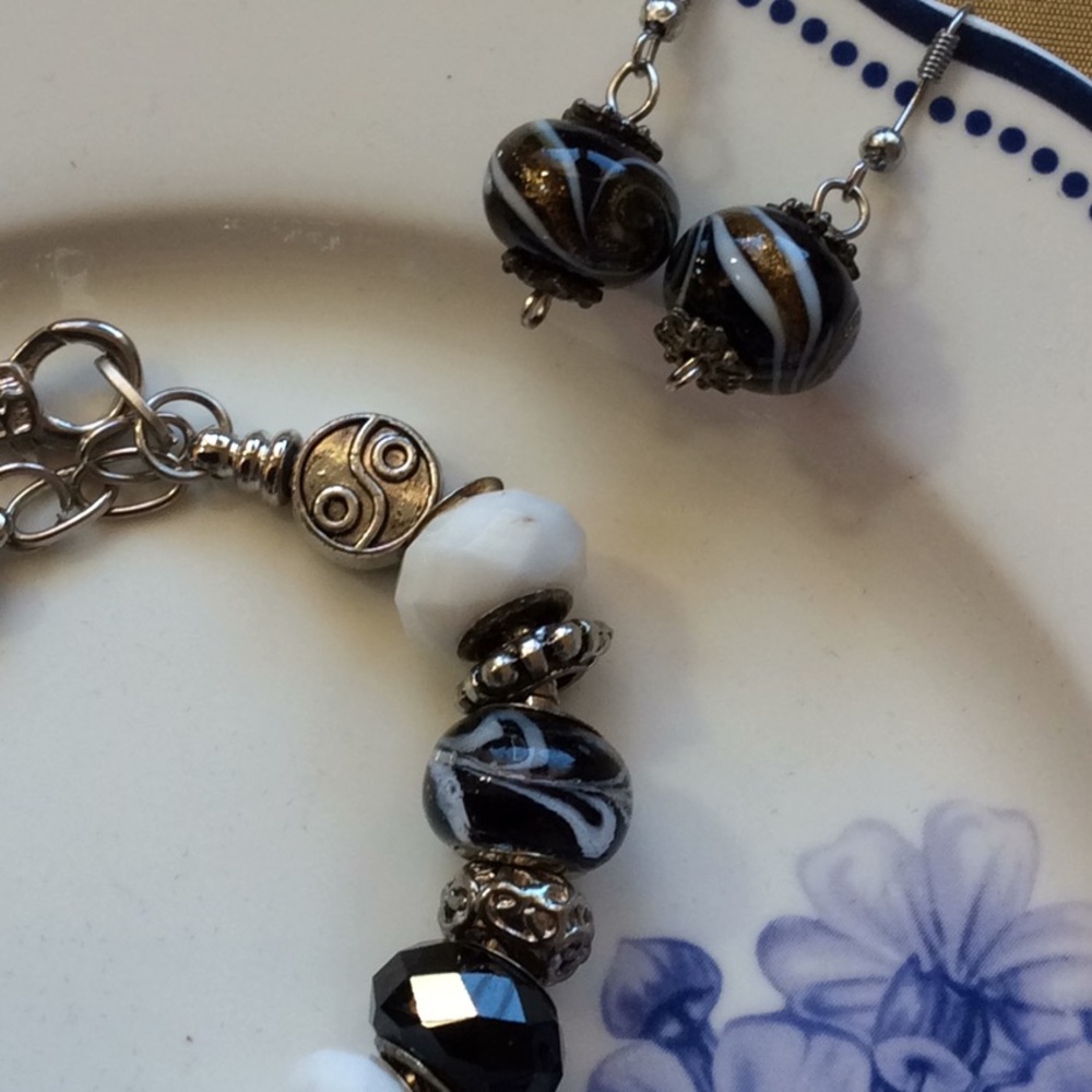 Valentia Hand Blown Murano Glass Beaded Bracelet w/ Earrings Black/White/Silver - Picture 2 of 7